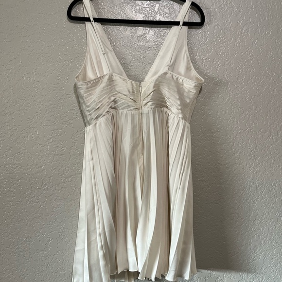 Abercrombie & Fitch Plunge V-Neck Pleated Satin Mini Dress NWT Size Large - Picture 3 of 9
